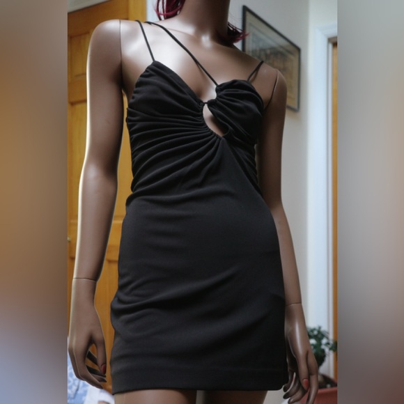 ZARA SHORT
STRAPPY ASYMMETRIC DRAPED DRESS BLACK Xs excellent condition - Picture 4 of 8